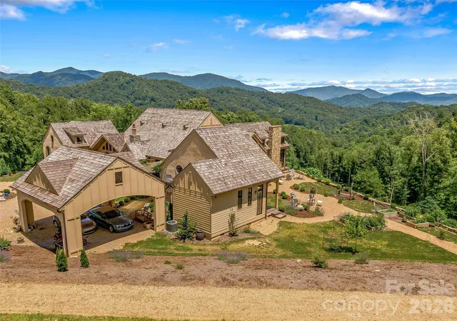 Photo 1 of Single family home for sale at 384 Doan Town Rd, Burnsville, NC 28714 | MLS# 4414633 | Listing updated on 2026-08-14