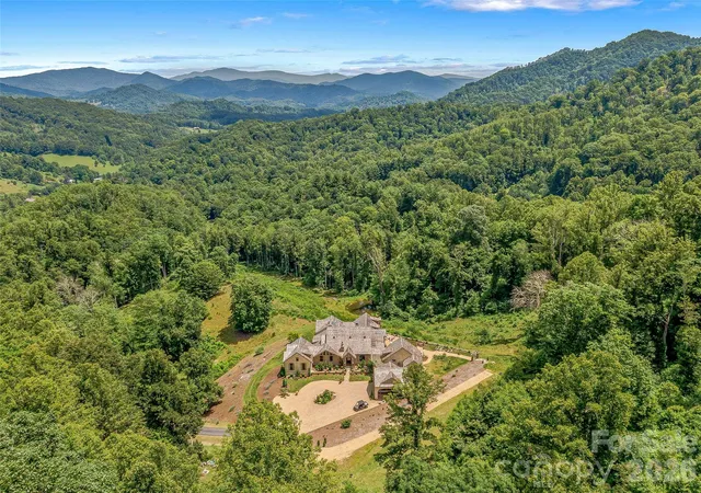 Photo 3 of Single family home for sale at 384 Doan Town Rd, Burnsville, NC 28714 | MLS# 4414633 | Listing updated on 2026-08-14