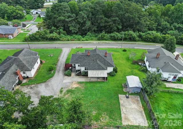 Photo 3 of Sale Pending at 14 Argonne Ave, Great Falls, SC 29055 | MLS# 4414661 | Listing updated on 2026-09-23