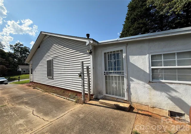 Photo 4 of Single family home for sale at 5124 Poplar Springs Dr, Charlotte, NC 28269 | MLS# 4414665 | Listing updated on 2026-08-25