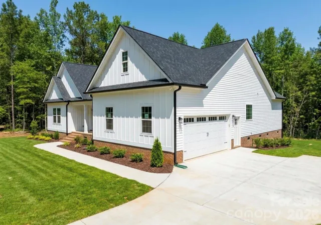 Photo 1 of Single family home for sale at 3951 Ernandez Rd, Richburg, SC 29729 | MLS# 4414666 | Listing updated on 2026-10-27