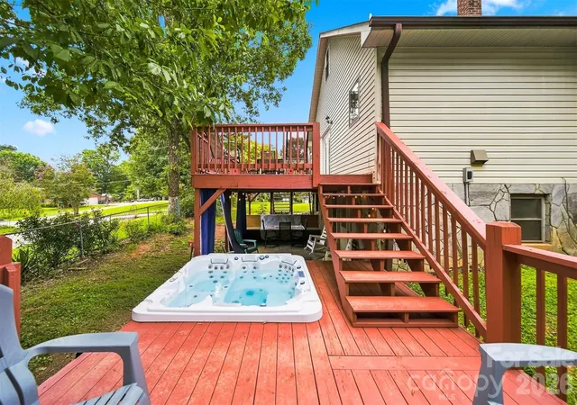 Photo 1 of Single family home for sale at 512 Garrou Ave Se, Valdese, NC 28690 | MLS# 4414667 | Listing updated on 2026-09-25