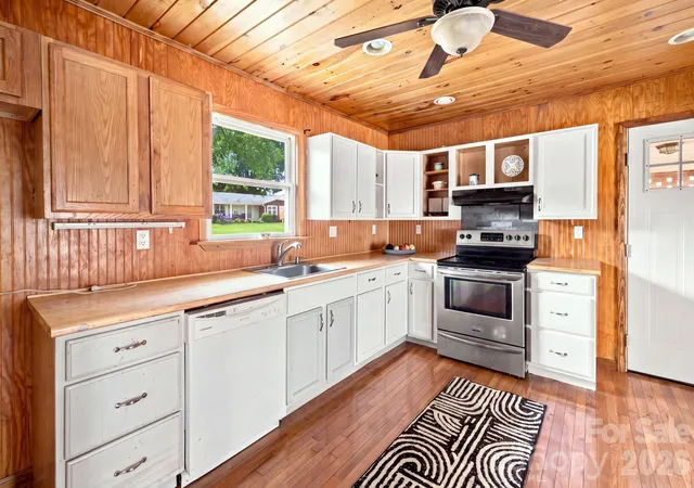 Photo 3 of Single family home for sale at 19 Pj Mcree Rd, Maiden, NC 28650 | MLS# 4414681 | Listing updated on 2026-09-24