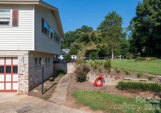 Photo 3 of Single family home for sale at 2661 Tiffany St, Conover, NC 28613 | MLS# 4414689 | Listing updated on 2026-10-26