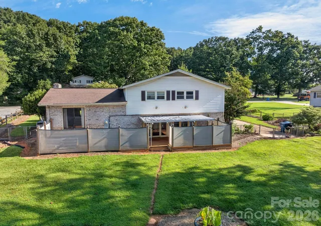 Photo 4 of Single family home for sale at 2661 Tiffany St, Conover, NC 28613 | MLS# 4414689 | Listing updated on 2026-10-26
