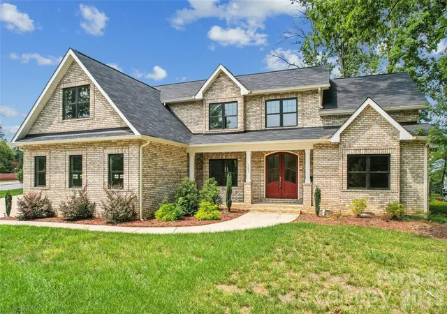 Photo 3 of Single family home for sale at 101 Mcalway Rd, Charlotte, NC 28211 | MLS# 4414696 | Listing updated on 2026-09-24