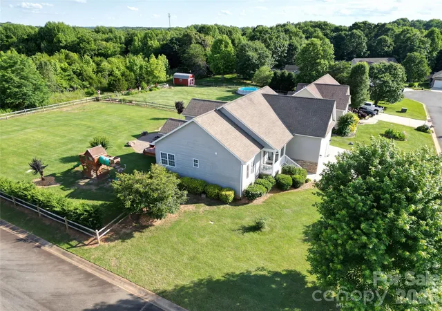Photo 3 of Single family home for sale at 141 Logan Ridge Dr, Statesville, NC 28677 | MLS# 4414701 | Listing updated on 2026-08-29
