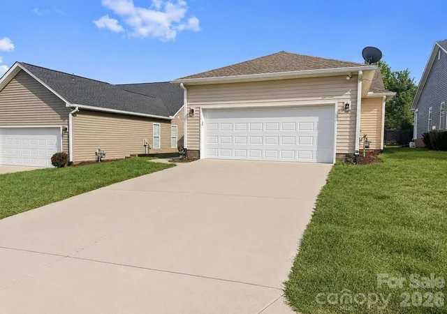 Photo 3 of Single family home for sale at 11607 Meetinghouse Dr, Cornelius, NC 28031 | MLS# 4414705 | Listing updated on 2026-09-01