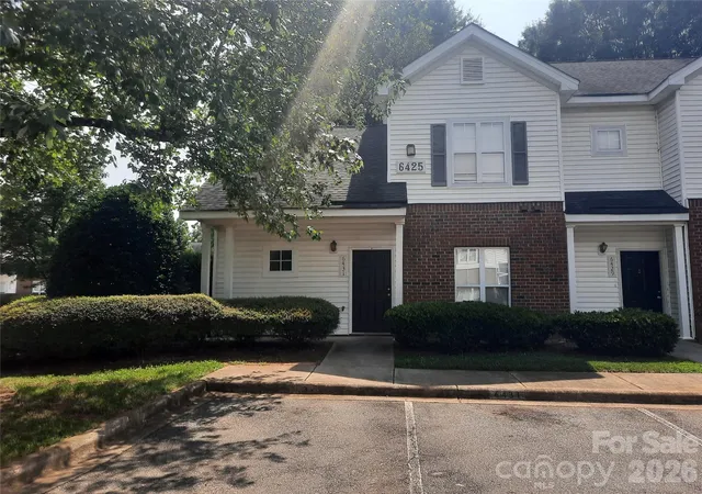 Photo 2 of Townhouse for sale at 6431 Mallard View Ln, Charlotte, NC 28269 | MLS# 4414715 | Listing updated on 2026-09-04