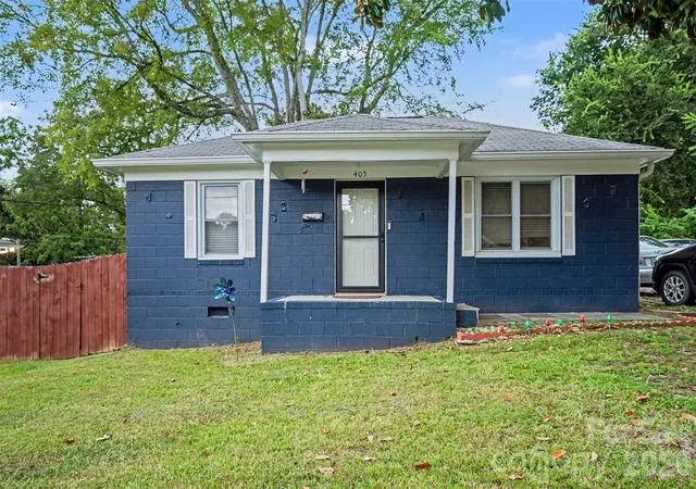 Photo 1 of Single family home for sale at 405 Killian Ave, Mount Holly, NC 28120 | MLS# 4414723 | Listing updated on 2026-09-29