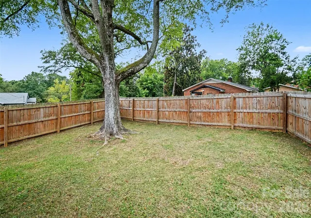 Photo 2 of Single family home for sale at 405 Killian Ave, Mount Holly, NC 28120 | MLS# 4414723 | Listing updated on 2026-09-29