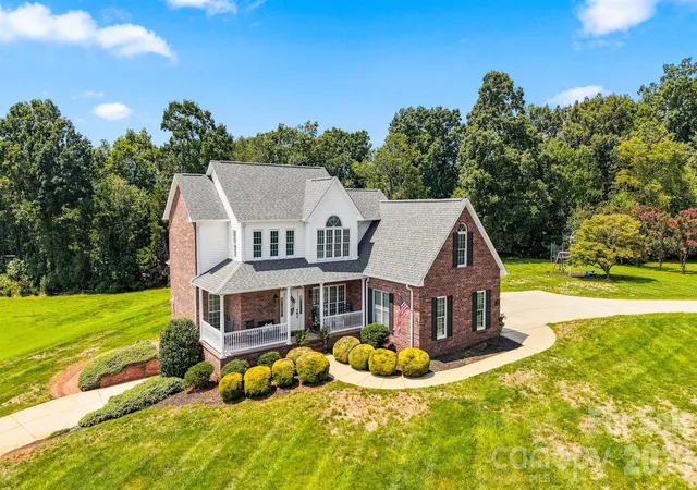 3rd image of 1338 Willow Creek Dr, Newton, NC 28658 | MLS# 4414738