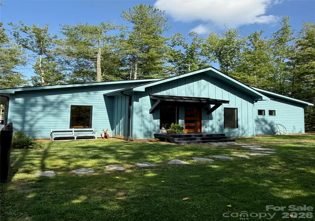 Photo 1 of Single family home for sale at 30 Sandys Home Pl, Mars Hill, NC 28754 | MLS# 4414744 | Listing updated on 2026-09-03