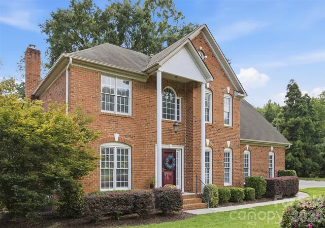 Photo 2 of Single family home for sale at 2000 Stoney Crk Dr Nw, Concord, NC 28027 | MLS# 4414775 | Listing updated on 2026-08-28