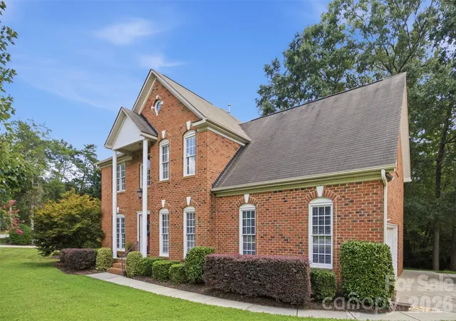Photo 3 of Single family home for sale at 2000 Stoney Crk Dr Nw, Concord, NC 28027 | MLS# 4414775 | Listing updated on 2026-08-28