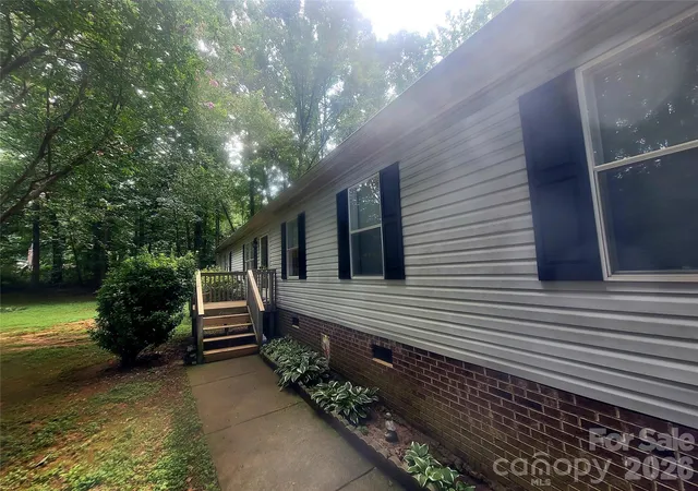 Photo 2 of Single family home for sale at 121 Sylvan Dr, Statesville, NC 28677 | MLS# 4414812 | Listing updated on 2026-08-17