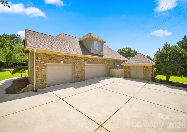 3rd image of 1001 Heritage Acres Dr, Matthews, NC 28104 | MLS# 4414833