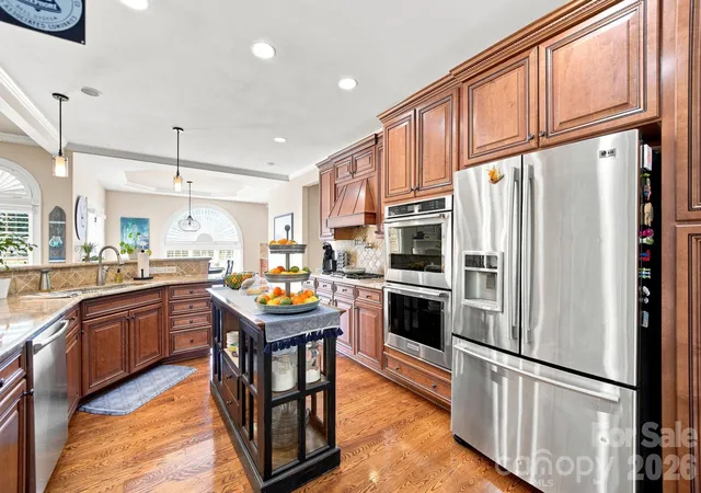 Photo 3 of Single family home for sale at 1001 Heritage Acres Dr, Matthews, NC 28104 | MLS# 4414833 | Listing updated on 2026-09-14
