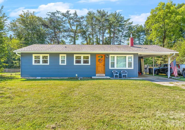 Photo 3 of Single family home for sale at 1025 Old Us 70 Hwy, Black Mountain, NC 28711 | MLS# 4414850 | Listing updated on 2026-09-26