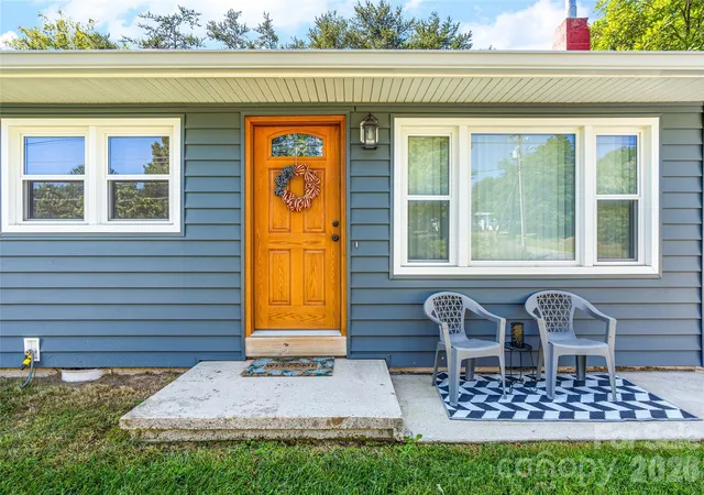 Photo 3 of Single family home for sale at 1025 Old US 70 Hwy, Black Mountain, NC 28711 | MLS# 4414850 | Listing updated on 2026-09-26
