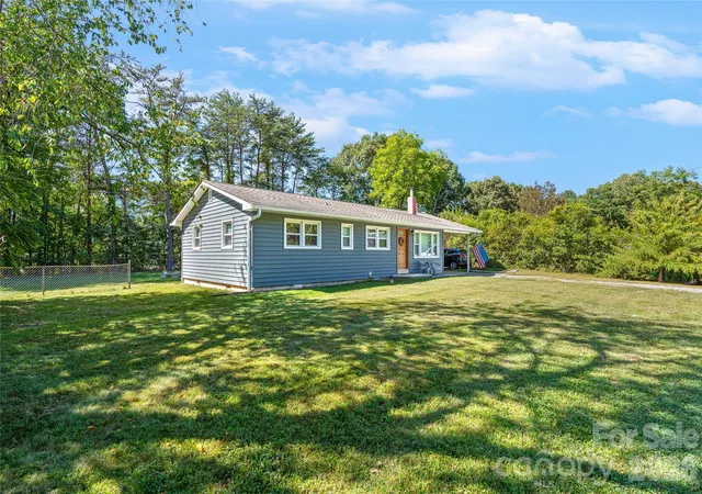 Photo 4 of Single family home for sale at 1025 Old US 70 Hwy, Black Mountain, NC 28711 | MLS# 4414850 | Listing updated on 2026-09-26