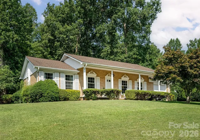 2nd image of 303 Tree Haven Blvd, Hendersonville, NC 28791 | MLS# 4414880