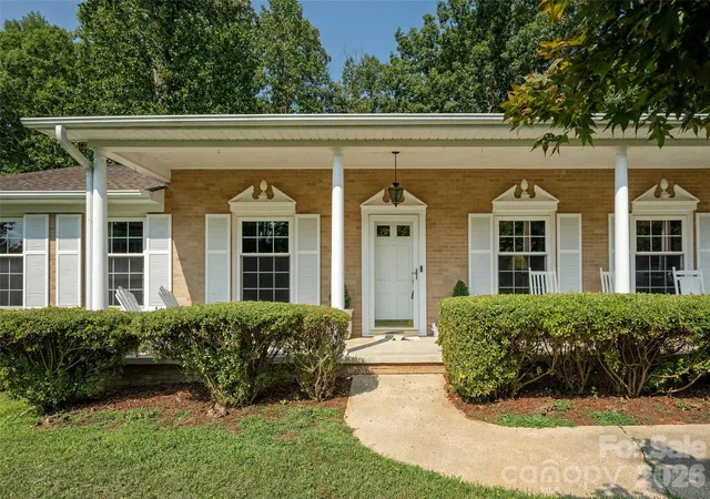4th image of 303 Tree Haven Blvd, Hendersonville, NC 28791 | MLS# 4414880