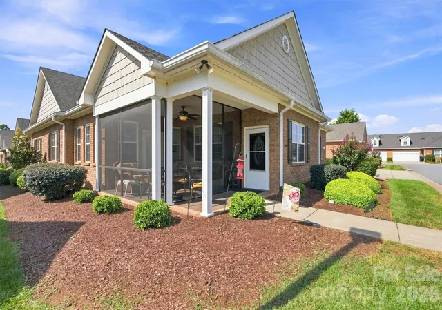 Photo 4 of Townhouse for sale at 8310 Glacier Dr, Denver, NC 28037 | MLS# 4414884 | Listing updated on 2026-10-07