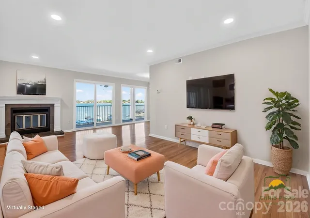 Listing Photo 5 - Condo for sale in building located at 20407 Harborgate Ct, Cornelius, NC 28031 - Unit #404