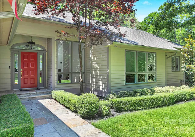 Photo 2 of Single family home for sale at 4 Nvya Ct, Brevard, NC 28712 | MLS# 4414910 | Listing updated on 2026-08-15