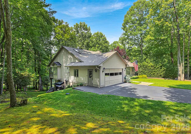 Photo 3 of Single family home for sale at 4 Nvya Ct, Brevard, NC 28712 | MLS# 4414910 | Listing updated on 2026-08-15