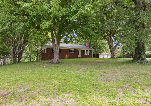 Photo 3 of Single family home for sale at 2613 26th Avenue Ne, Hickory, NC 28601 | MLS# 4414912 | Listing updated on 2026-09-22
