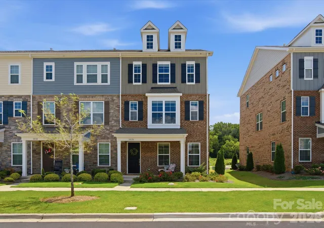 Photo 2 of Townhouse for sale at 10126 Hemingway Pl, Charlotte, NC 28227 | MLS# 4414926 | Listing updated on 2026-10-02
