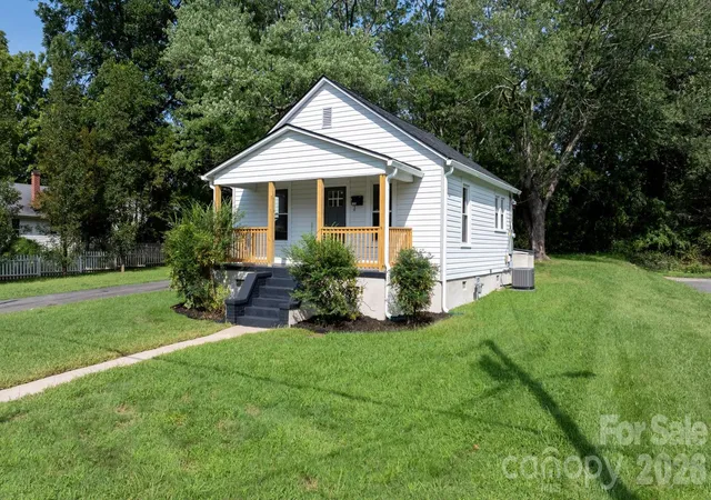 2nd image of 1320 14th Street Dr Ne, Hickory, NC 28601 | MLS# 4414927