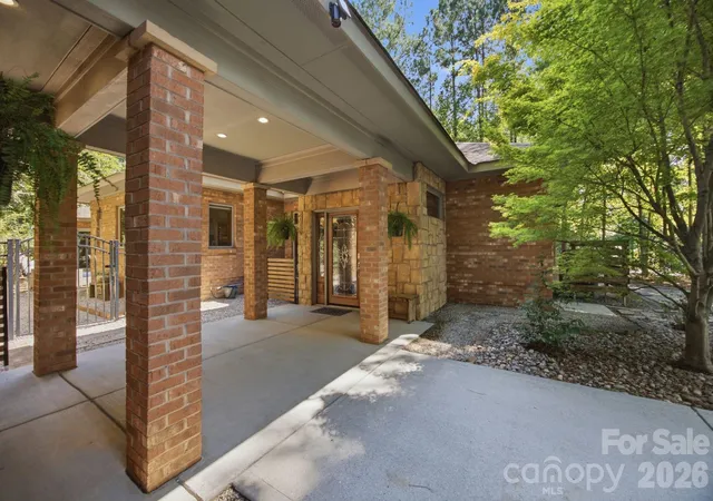 Photo 2 of Single family home for sale at 316 Riverwood Rd, Mooresville, NC 28117 | MLS# 4414932 | Listing updated on 2026-09-23