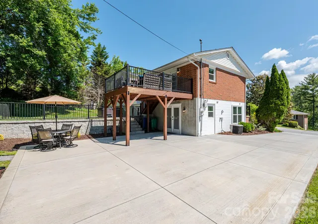 Photo 2 of Single family home for sale at 11 Summit Dr, Arden, NC 28704 | MLS# 4414933 | Listing updated on 2026-10-05