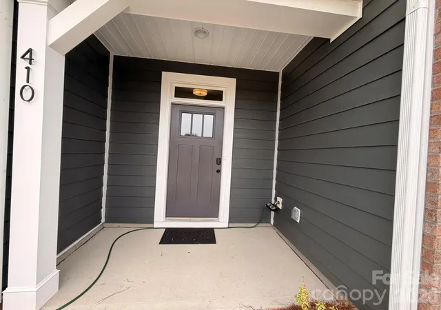 Photo 3 of Townhouse for sale at 410 Blythe Townhome Ln, Waxhaw, NC 28173 | MLS# 4414936 | Listing updated on 2026-10-09