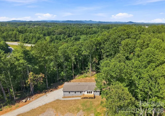 Photo 4 of Single family home for sale at 93 Foxcroft Ln, Flat Rock, NC 28792 | MLS# 4414955 | Listing updated on 2026-09-18