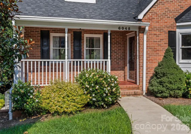 Photo 2 of Single family home for sale at 6045 Stone Blf Dr, Clemmons, NC 27012 | MLS# 4414958 | Listing updated on 2026-08-27