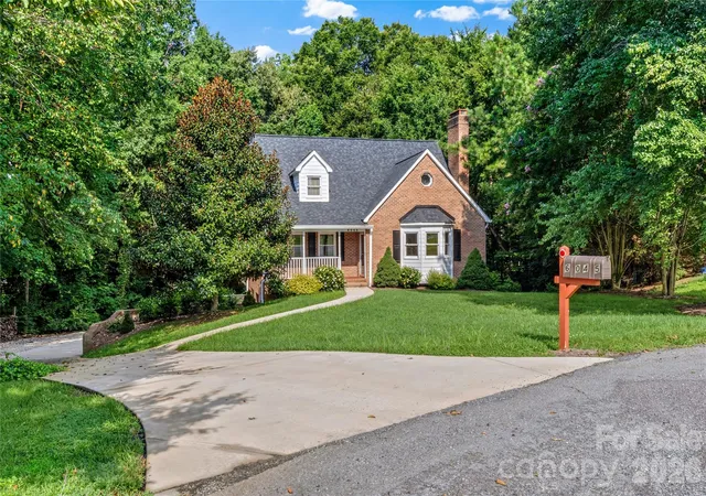 Photo 3 of Single family home for sale at 6045 Stone Blf Dr, Clemmons, NC 27012 | MLS# 4414958 | Listing updated on 2026-08-27