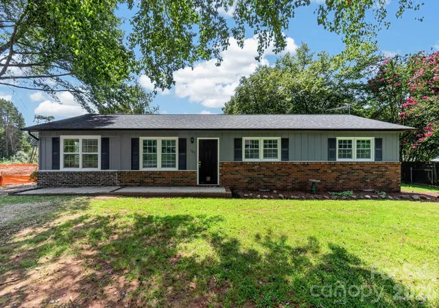 Photo 1 of Single family home for sale at 123 Robinette Ln, Statesville, NC 28625 | MLS# 4414963 | Listing updated on 2026-09-28