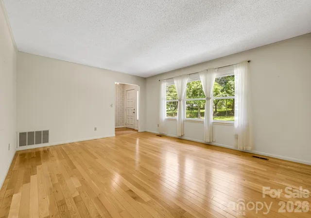 Photo 3 of Single family home for sale at 11 E Ridgeway Dr, Weaverville, NC 28787 | MLS# 4414965 | Listing updated on 2026-09-20