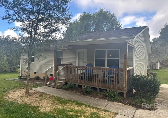 Photo 1 of Single family home for sale at 6 Kendrick Ct, Flat Rock, NC 28731 | MLS# 4414981 | Listing updated on 2026-09-13