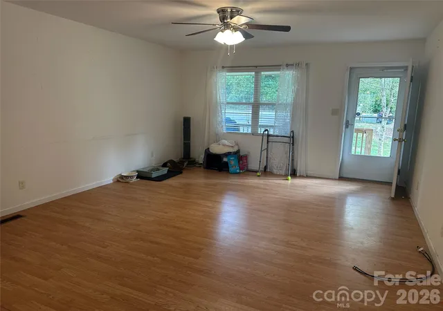 Photo 3 of Single family home for sale at 6 Kendrick Ct, Flat Rock, NC 28731 | MLS# 4414981 | Listing updated on 2026-09-13