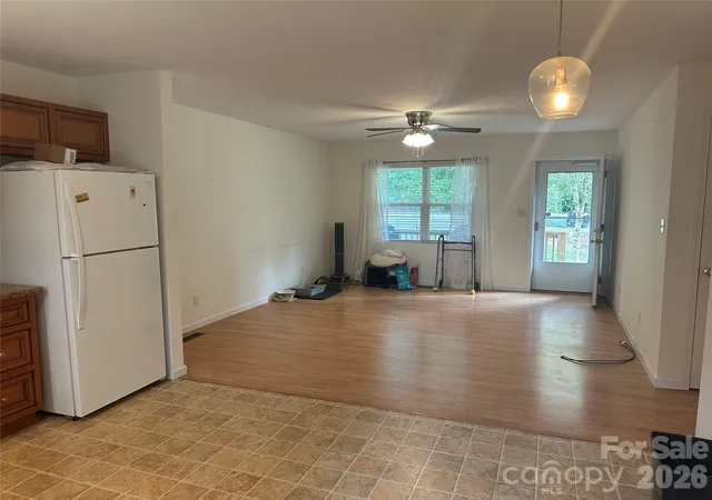 Photo 4 of Single family home for sale at 6 Kendrick Ct, Flat Rock, NC 28731 | MLS# 4414981 | Listing updated on 2026-09-13