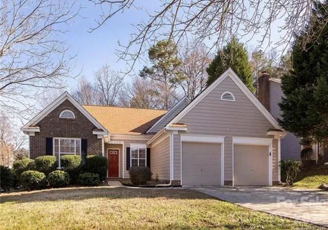 Photo 1 of Sale Pending at 3520 Cliffvale Ct, Charlotte, NC 28269 | MLS# 4414990 | Listing updated on 2026-08-27