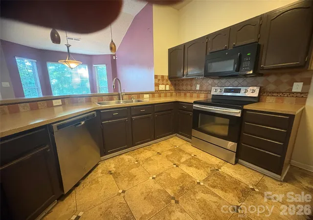 Photo 4 of Sale Pending at 3520 Cliffvale Ct, Charlotte, NC 28269 | MLS# 4414990 | Listing updated on 2026-08-27