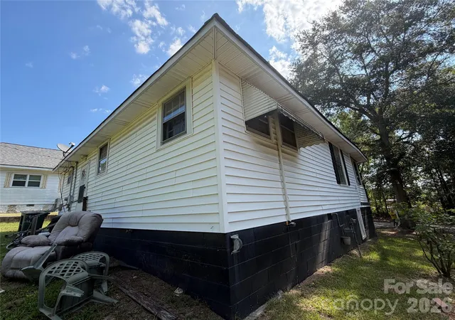 Photo 3 of Single family home for sale at 77 Franklin St, Wadesboro, NC 28170 | MLS# 4415003 | Listing updated on 2026-10-22