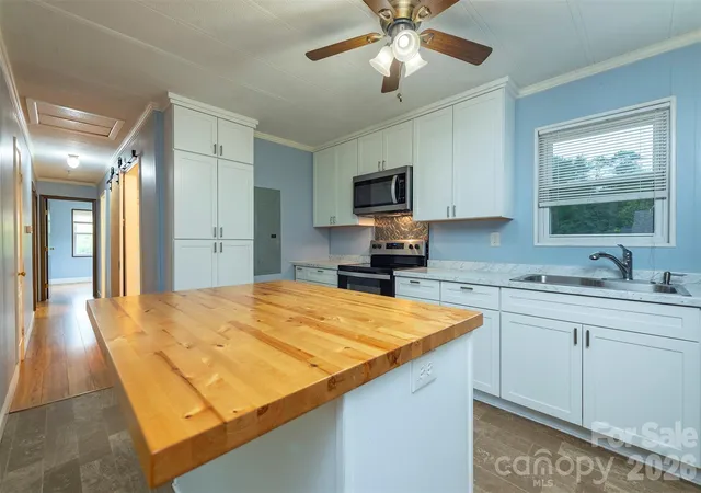 Photo 3 of Single family home for sale at 18 Hookers Gap Rd, Candler, NC 28715 | MLS# 4415032 | Listing updated on 2026-09-27