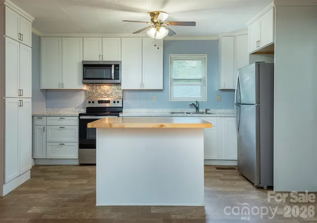 Photo 3 of Single family home for sale at 18 Hookers Gap Rd, Candler, NC 28715 | MLS# 4415032 | Listing updated on 2026-09-27